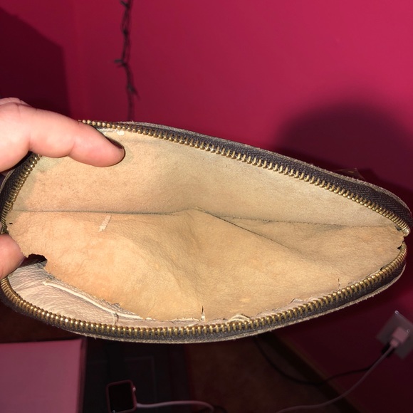 Louis Vuitton cosmetic pouch - Picture 6 of 8